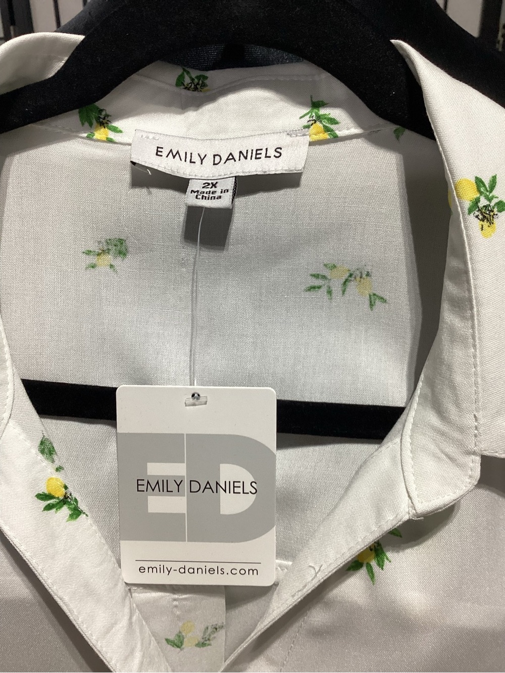 Emily Daniels White Lemon-Print Women's Button-Up Top